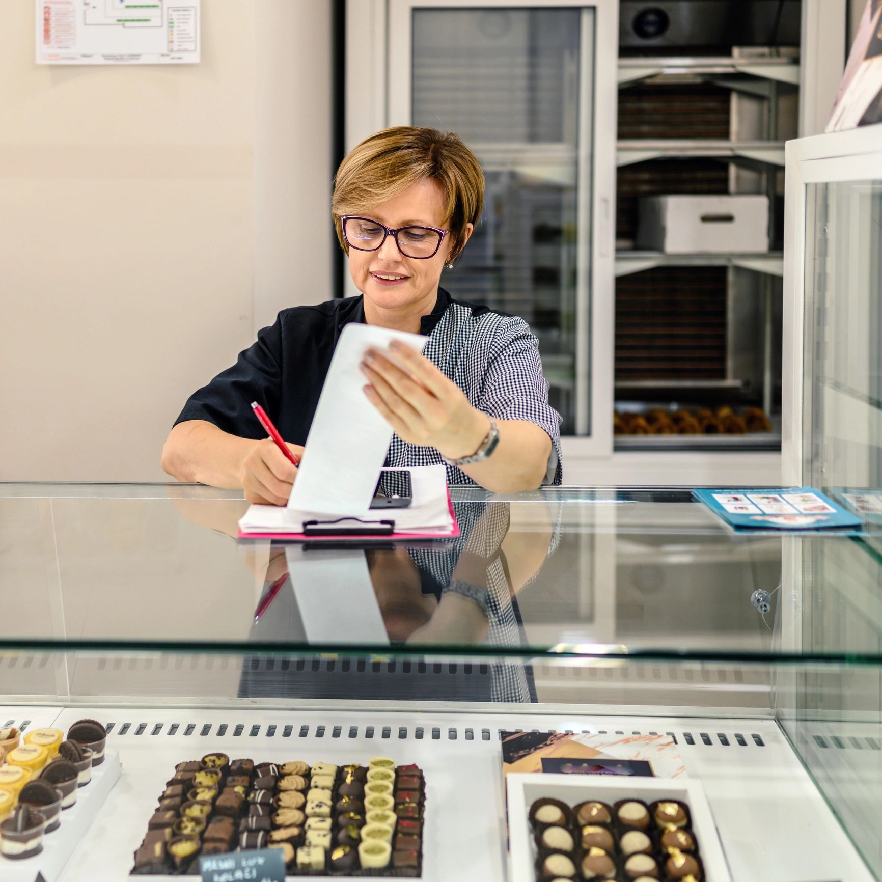 Portrait of a confectioner working in a pastry shop